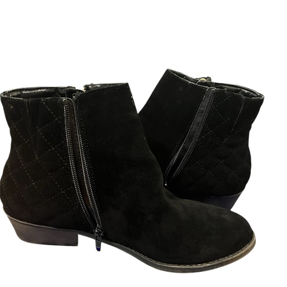 White Mountain Jodi Water Resistant Suede Boot - Picture 2 of 6